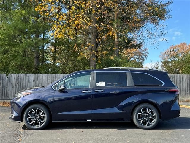 2025 Toyota Sienna Platinum