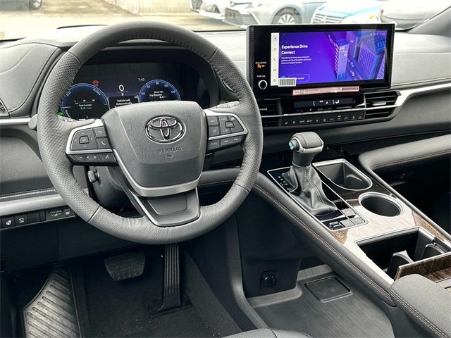 2025 Toyota Sienna Platinum