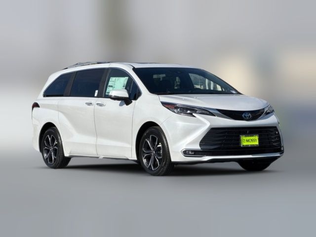 2025 Toyota Sienna Platinum