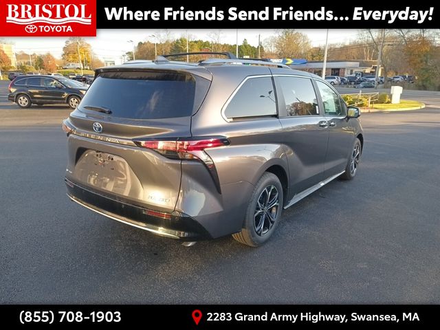 2025 Toyota Sienna Platinum