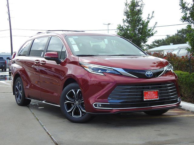 2025 Toyota Sienna Platinum