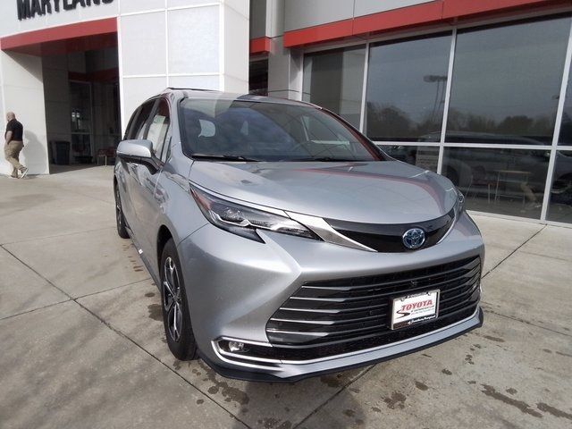 2025 Toyota Sienna Platinum