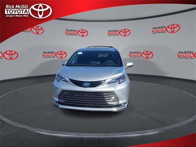 2025 Toyota Sienna Platinum