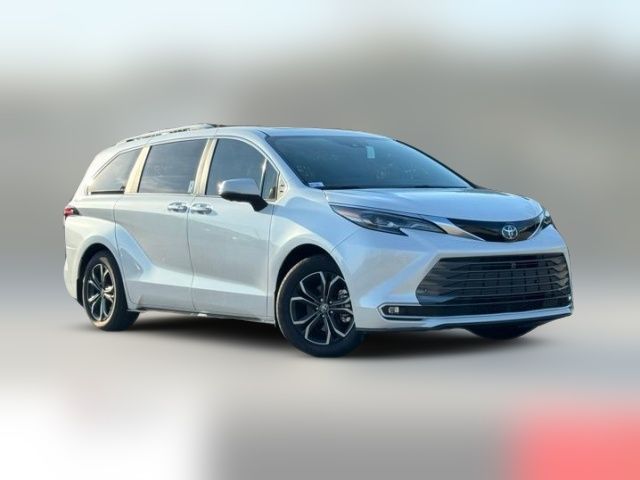 2025 Toyota Sienna Platinum