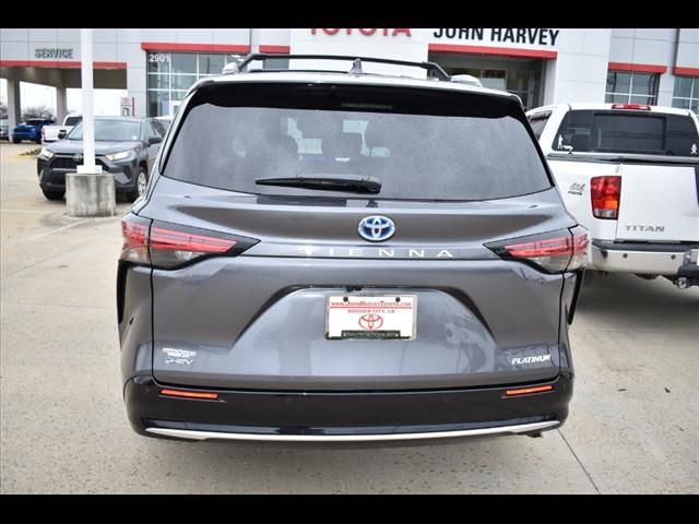 2025 Toyota Sienna Platinum