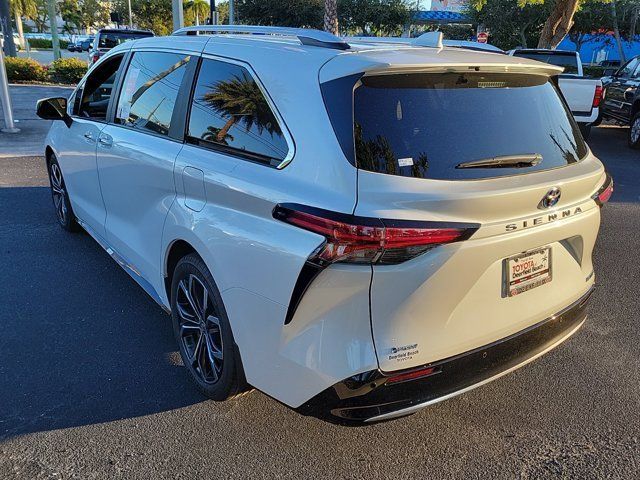 2025 Toyota Sienna Platinum