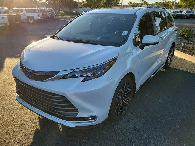 2025 Toyota Sienna Platinum