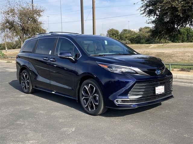 2025 Toyota Sienna Platinum