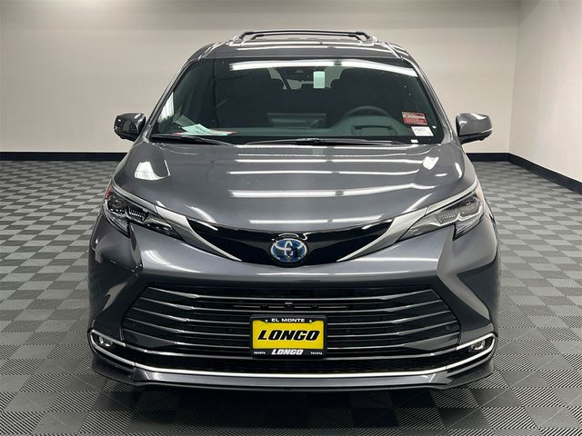 2025 Toyota Sienna Platinum