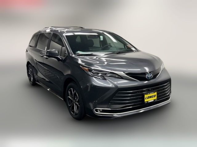 2025 Toyota Sienna Platinum