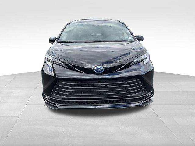 2025 Toyota Sienna Woodland Edition