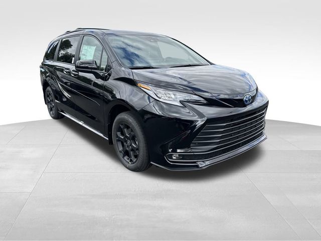 2025 Toyota Sienna Woodland Edition