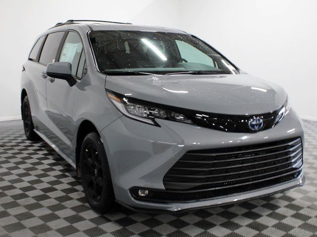 2025 Toyota Sienna Woodland Edition