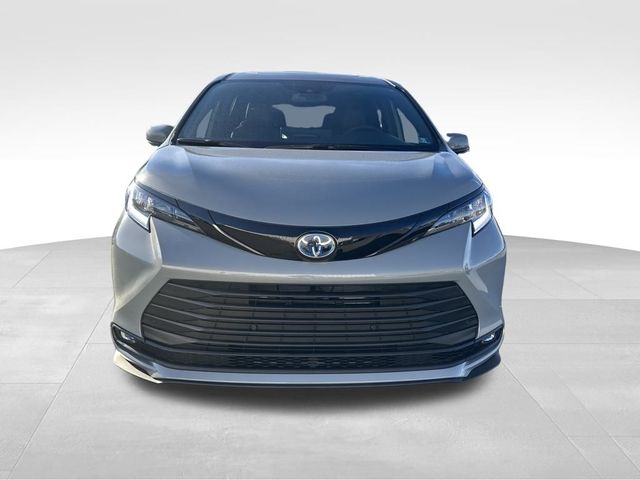 2025 Toyota Sienna Woodland Edition