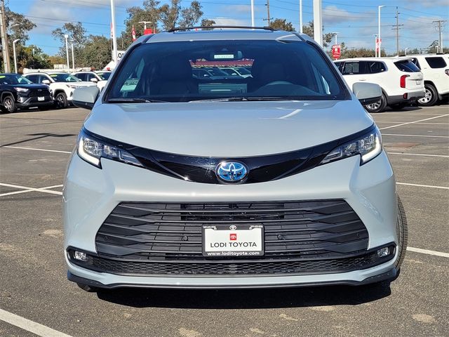 2025 Toyota Sienna Woodland Edition