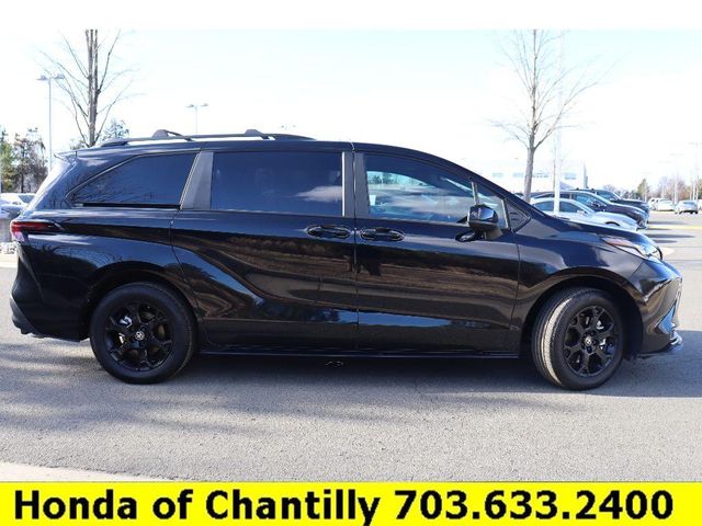 2025 Toyota Sienna Woodland Edition