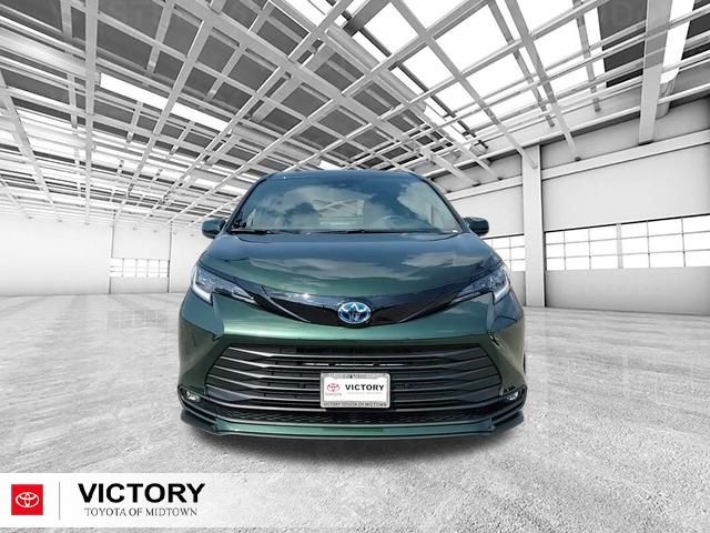 2025 Toyota Sienna Woodland Edition