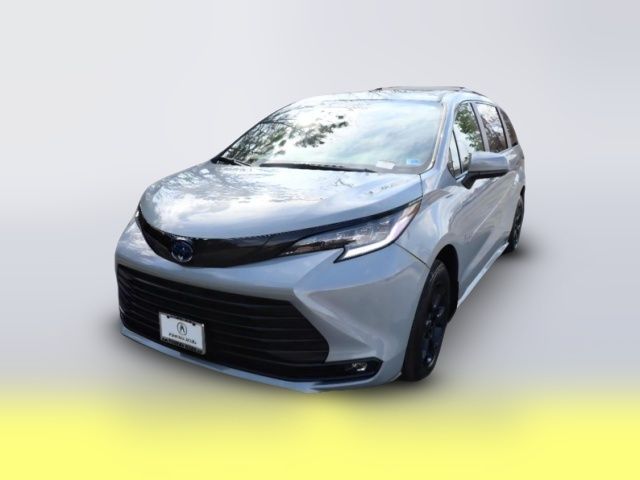 2025 Toyota Sienna Woodland Edition