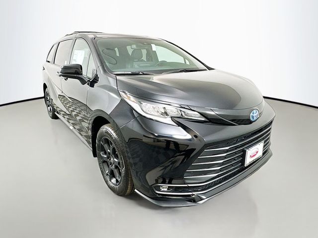 2025 Toyota Sienna Woodland Edition