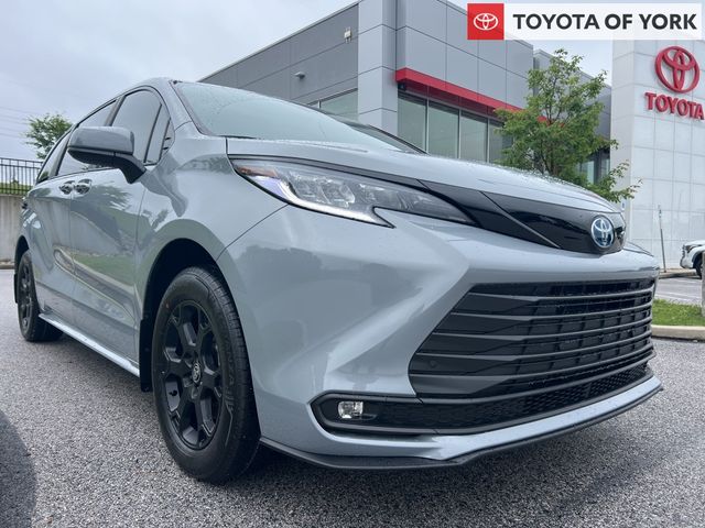 2025 Toyota Sienna Woodland Edition