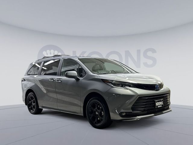 2025 Toyota Sienna Woodland Edition