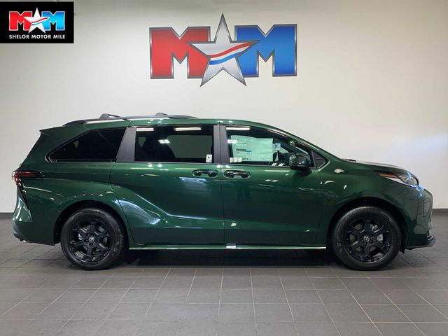 2025 Toyota Sienna Woodland Edition