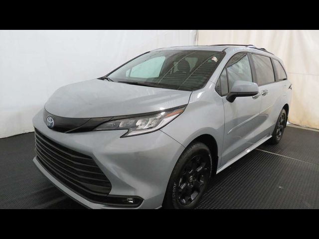 2025 Toyota Sienna Woodland Edition