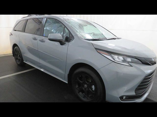 2025 Toyota Sienna Woodland Edition
