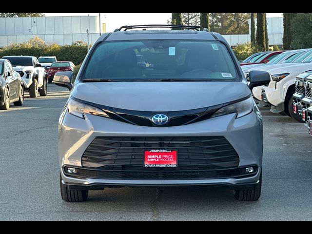 2025 Toyota Sienna Woodland Edition