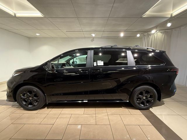 2025 Toyota Sienna Woodland Edition