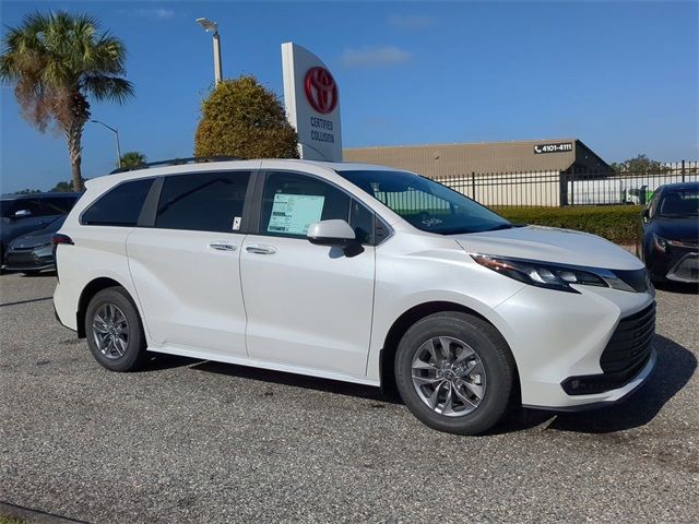 2025 Toyota Sienna XLE