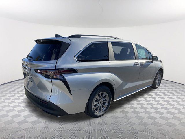 2025 Toyota Sienna XLE