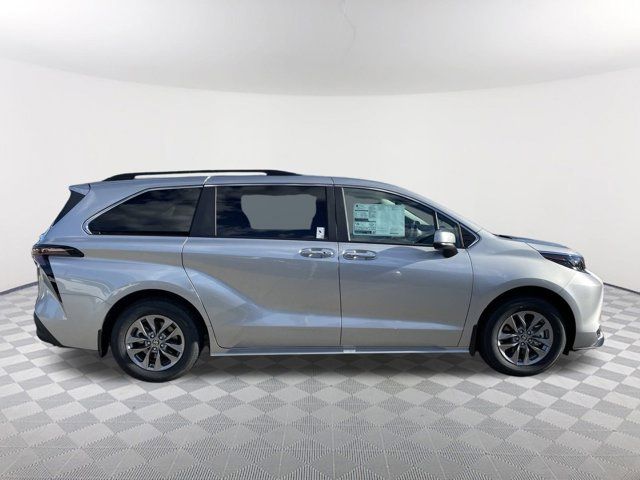 2025 Toyota Sienna XLE