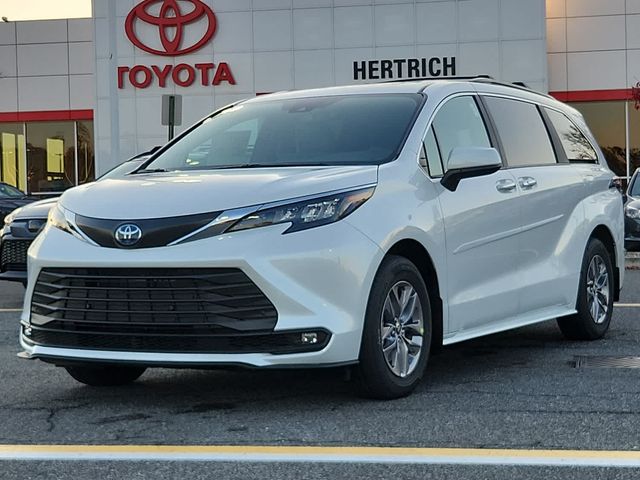 2025 Toyota Sienna XLE