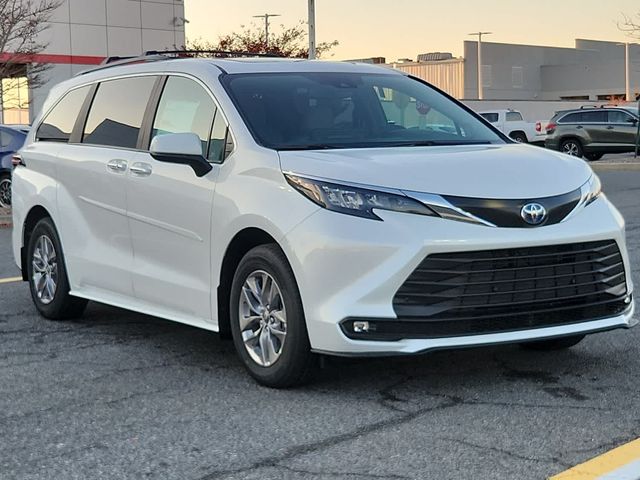 2025 Toyota Sienna XLE