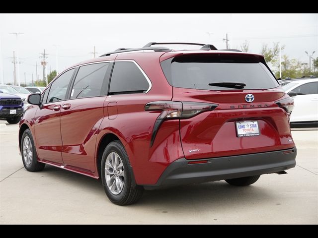 2025 Toyota Sienna XLE