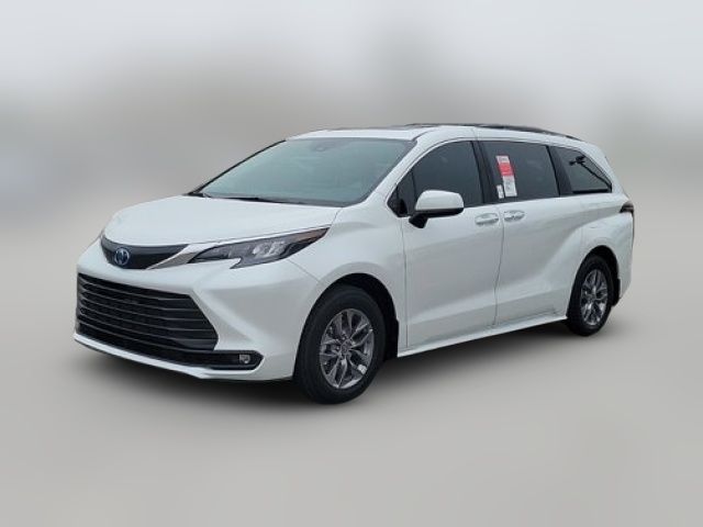 2025 Toyota Sienna XLE