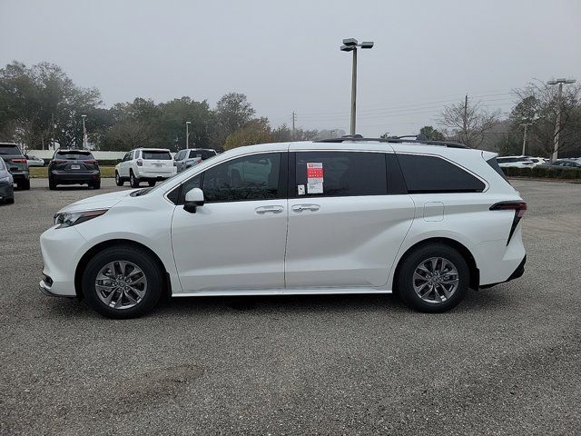 2025 Toyota Sienna XLE