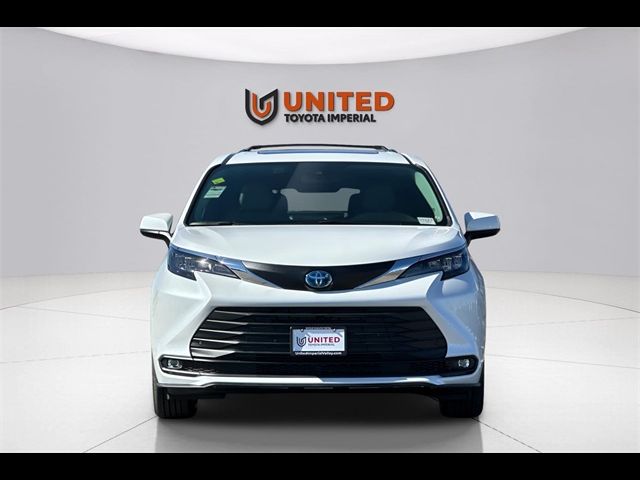 2025 Toyota Sienna XLE