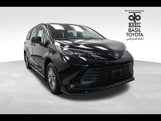 2025 Toyota Sienna XLE