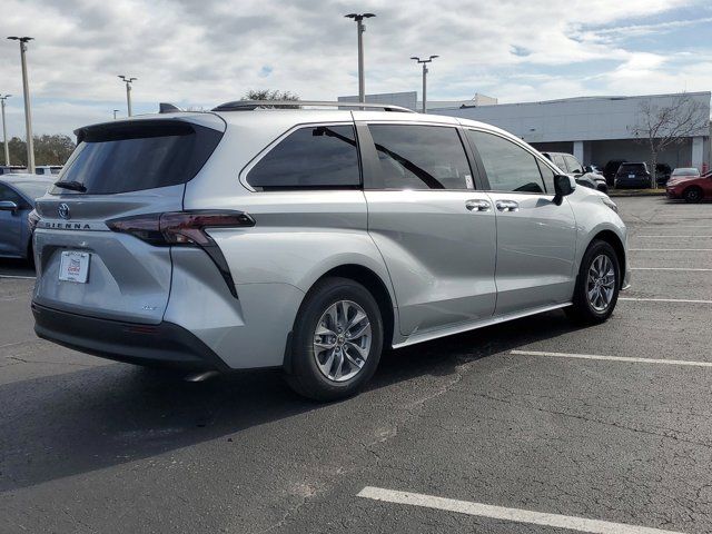 2025 Toyota Sienna XLE