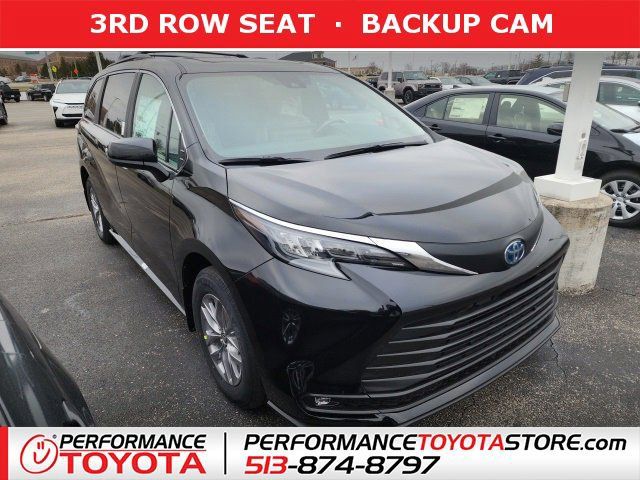 2025 Toyota Sienna XLE