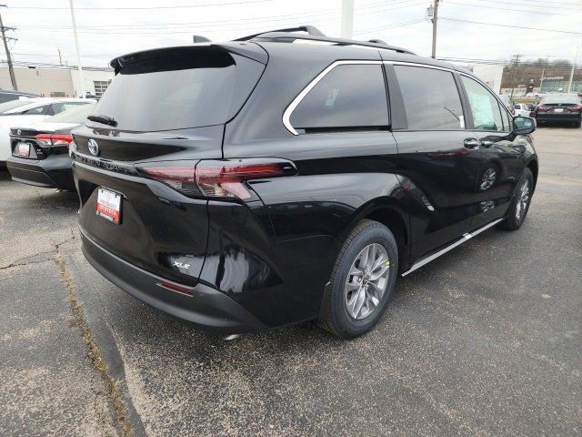 2025 Toyota Sienna XLE