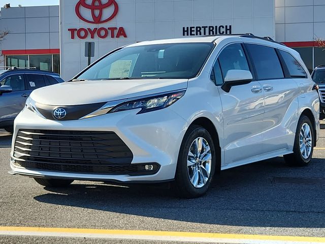 2025 Toyota Sienna XLE