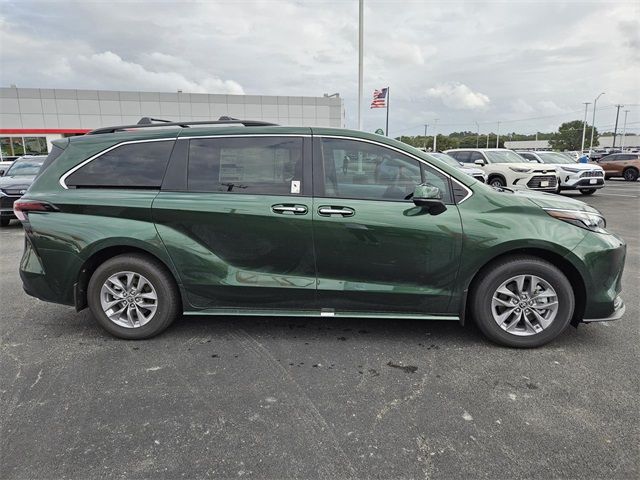 2025 Toyota Sienna XLE