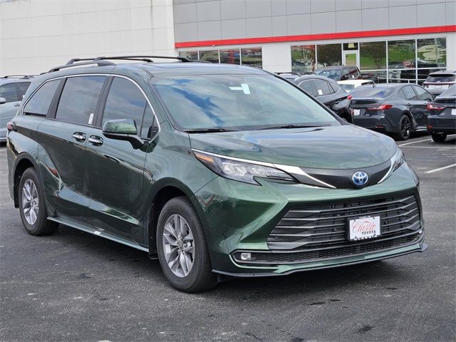 2025 Toyota Sienna XLE