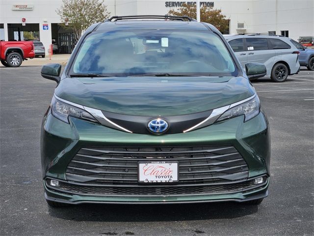 2025 Toyota Sienna XLE