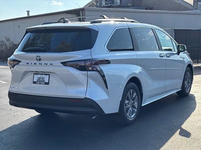 2025 Toyota Sienna XLE