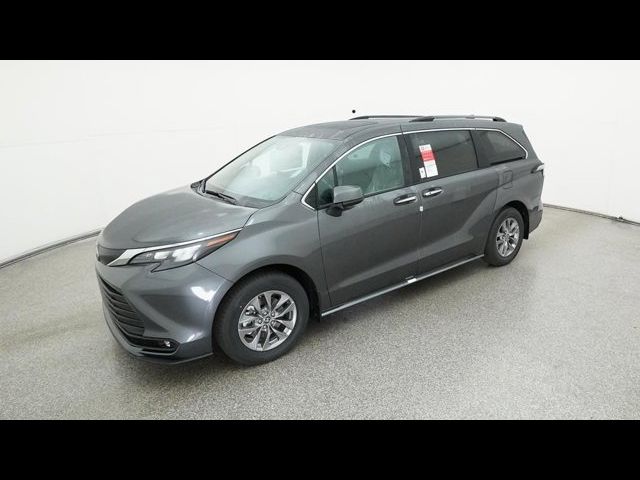 2025 Toyota Sienna XLE