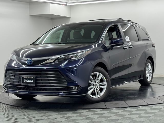 2025 Toyota Sienna XLE